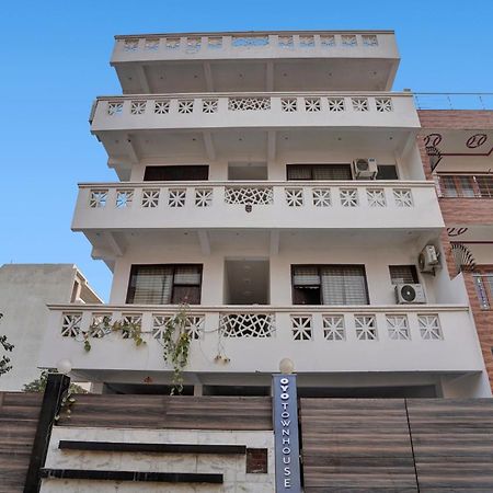 Готель Collection O Samira Residency Near Botanic Garden Of Indian Republic Нойда Екстер'єр фото