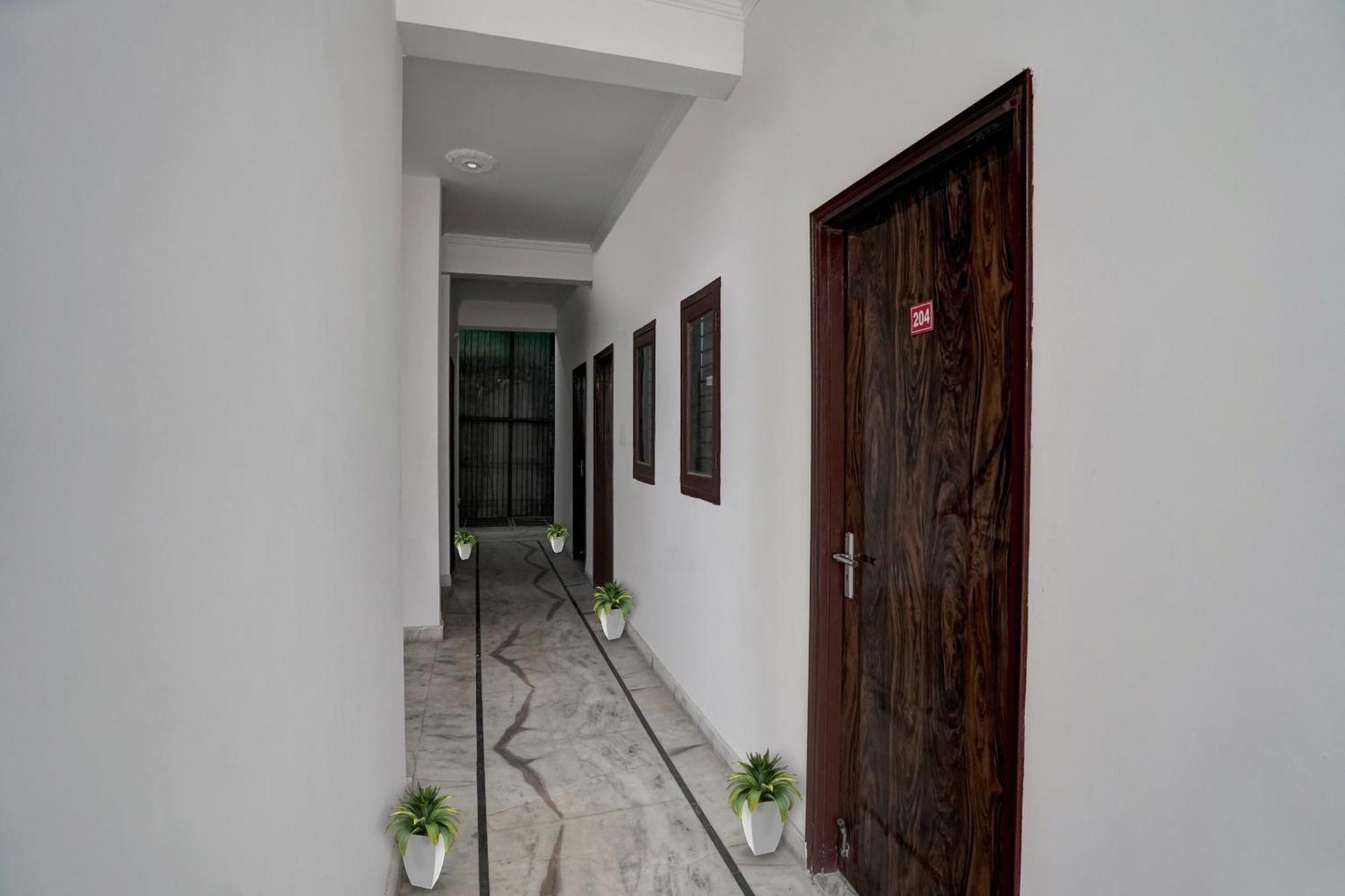 Готель Collection O Samira Residency Near Botanic Garden Of Indian Republic Нойда Екстер'єр фото