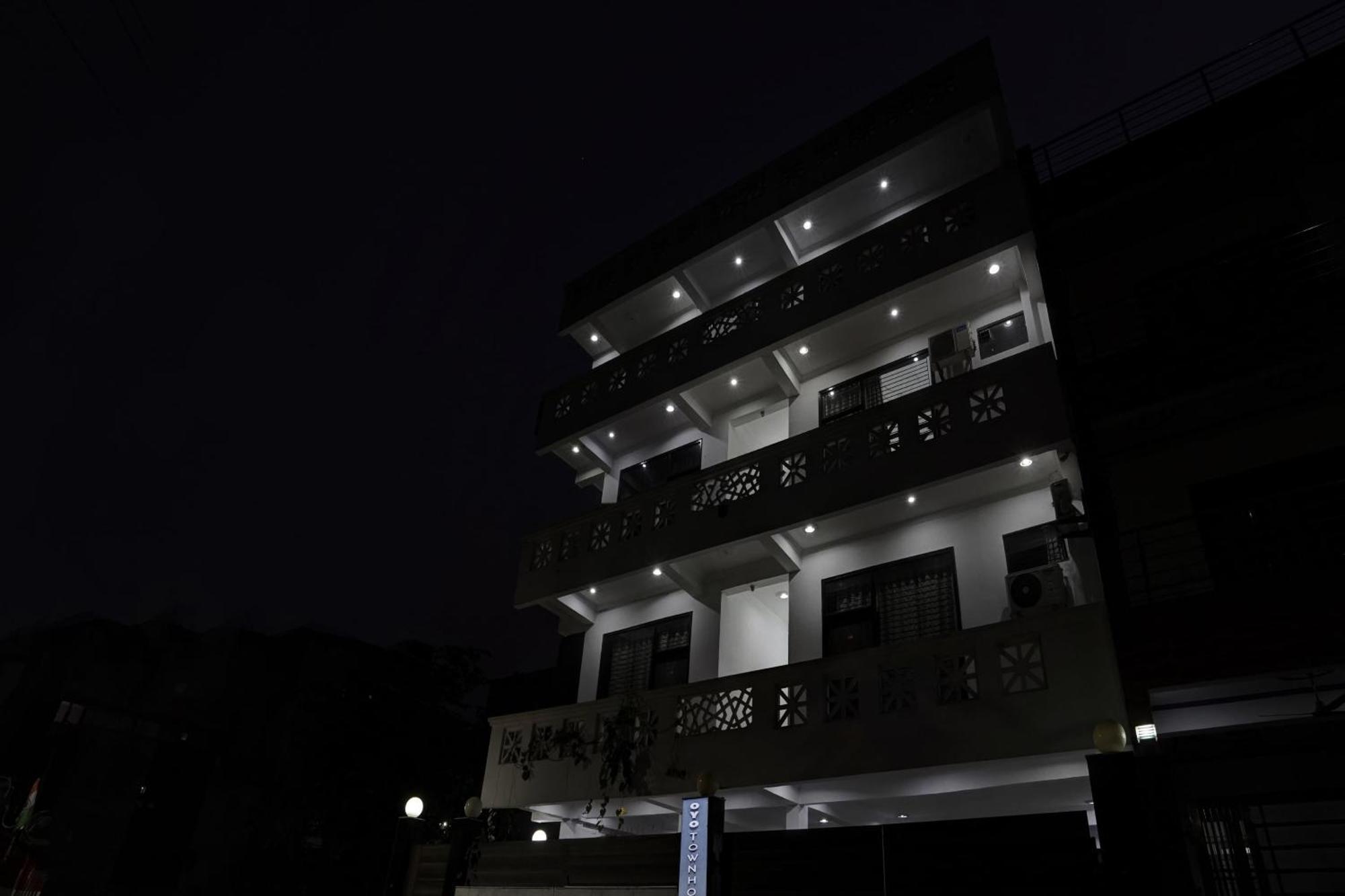Готель Collection O Samira Residency Near Botanic Garden Of Indian Republic Нойда Екстер'єр фото